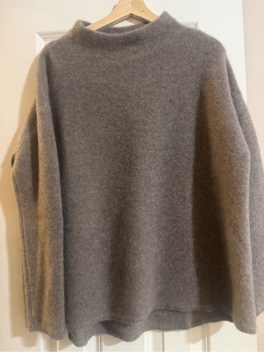 Bloomingdale's light brown oversized cashmere Plush Mock Neck Sweater size S NWT